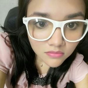 Meet your Posher, Yessi